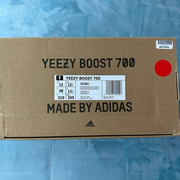 Yeezy Boost 700 “Faded Azure” - Picture 4 of 6